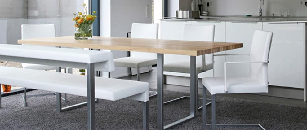 Essbereich mit Design Tisch und Stühlen