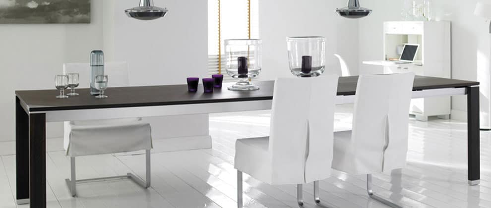 Essbereich mit Design Stühlen