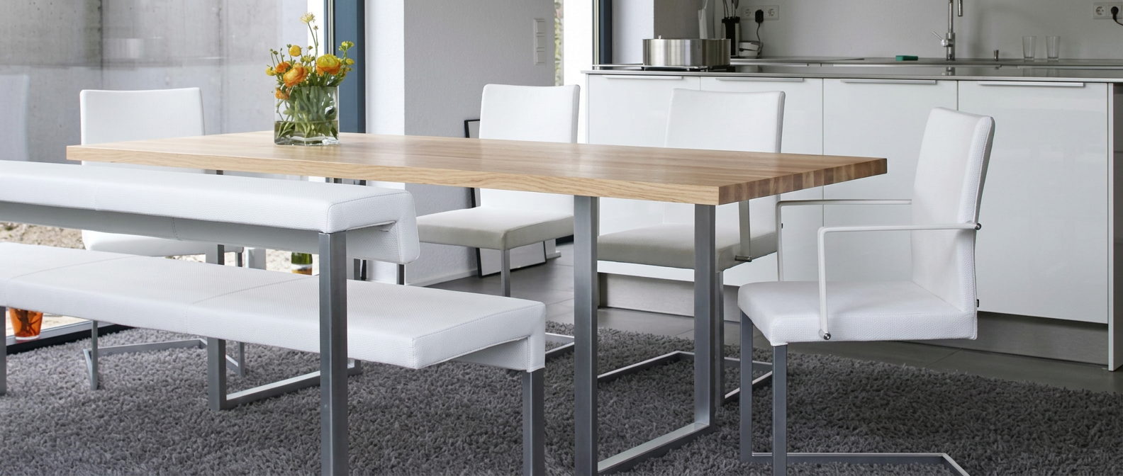 Essbereich mit Design Tisch und Stühlen