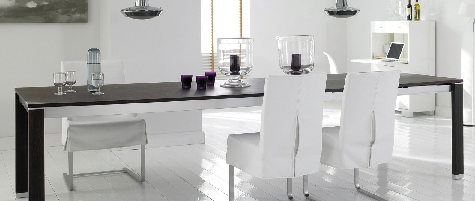 Essbereich mit Design Stühlen