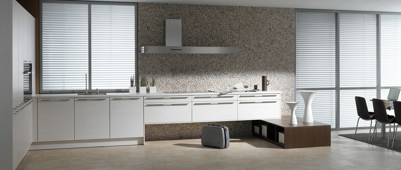Designküche mit Kochinsel von Lindner